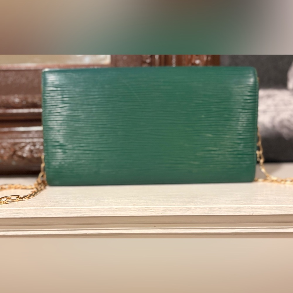 Gorgeous Authentic Vintage Louis Vuitton Epi Wallet - Picture 3 of 10